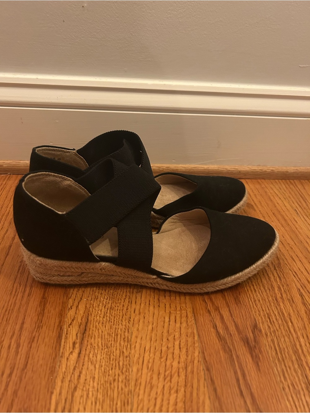 Life stride black espadrille wedge sandals, size 8M - Picture 2 of 4